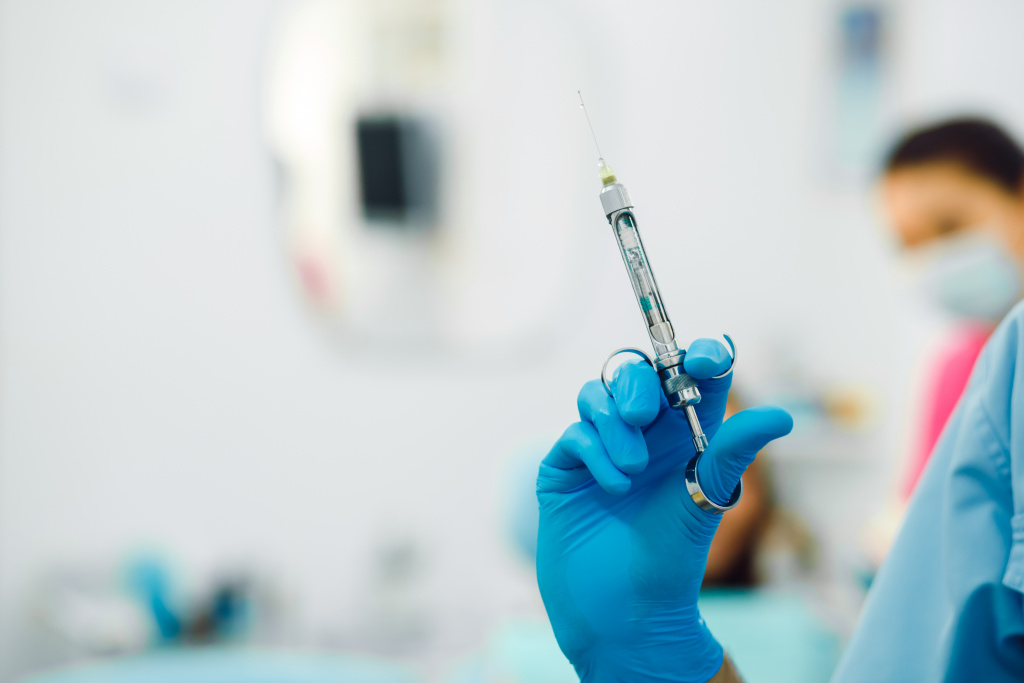 closeup-of-syringe-with-anesthesia-dental-clinic.jpg